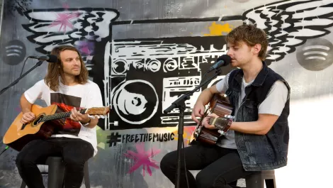 Clapclapriot britomart1