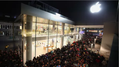 China apple queues 3